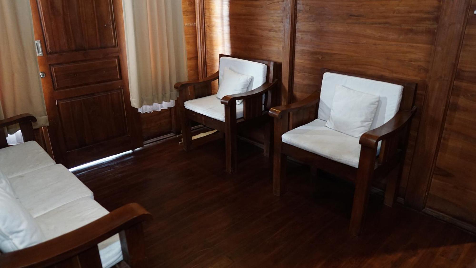 Grand Raka Homestay Lovina Buitenkant foto